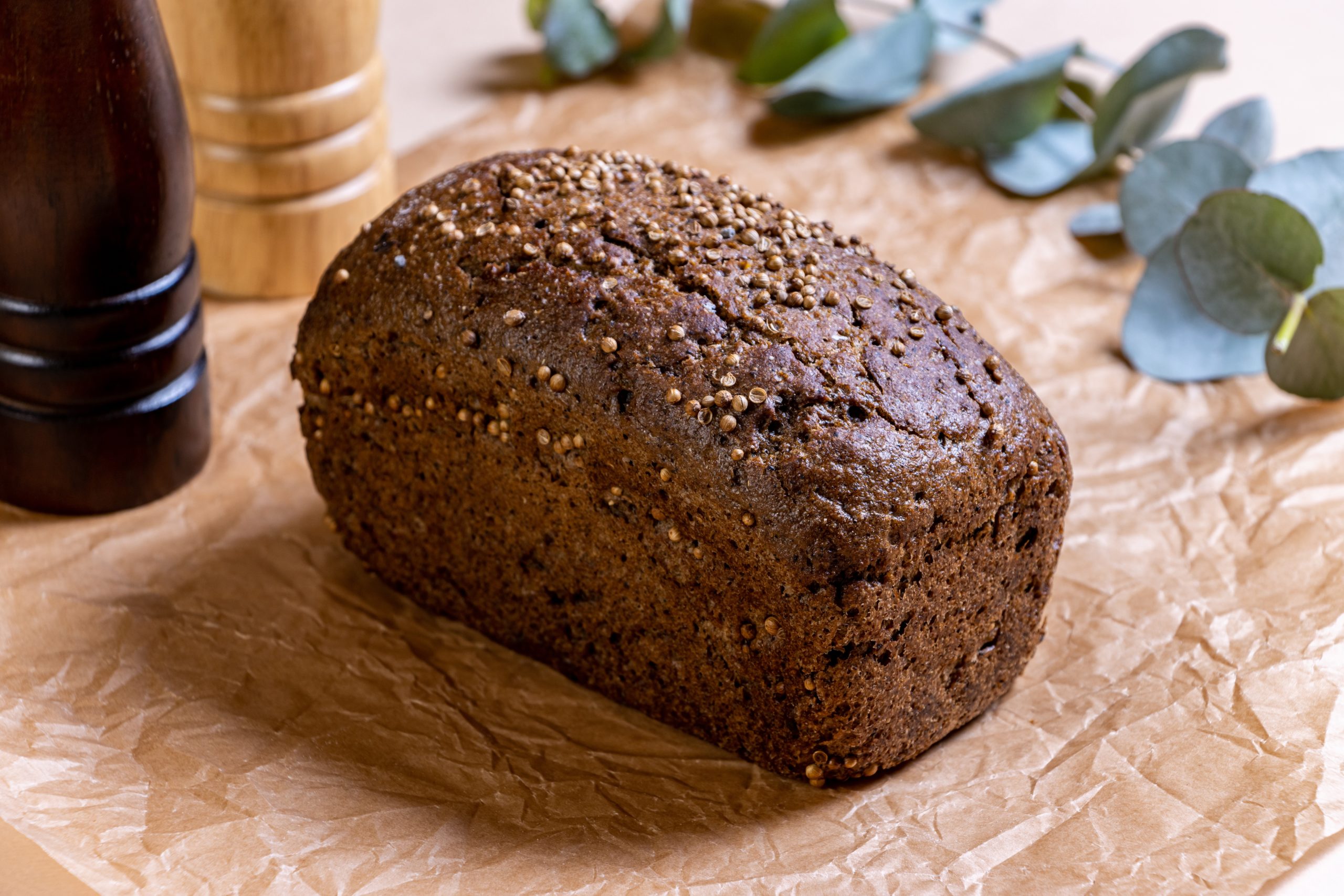 Бородинский хлеб. Альпийский хлеб. Бородинский хлеб домашний. Бородинский хлеб с тмином. Бородинский хлеб на закваске рецепт